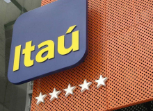 Itaú tem lucro recorde à custa de demissões e redução de crédito