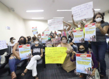 Na luta pelo reajuste do piso, professores de Natal acampam na Câmara Municipal