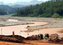 Vítimas do crime ambiental de Mariana denunciam descaso das responsáveis