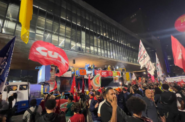 Ato em São Paulo pressiona Senado a votar o fim da escala 6x1 e a redução da jornada