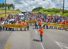 Petroleiros de 7 unidades do Sistema Petrobras aprovam greve