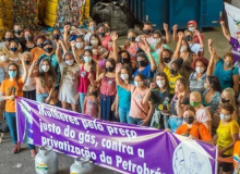 Ação social de petroleiras distribuiu cem cargas de gás para mulheres catadoras