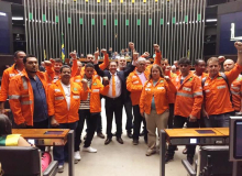 Bancada do golpe tem pressa e pode entregar pré-sal hoje