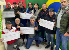 CUT-RS faz doações aos sindicatos filiados afetados pela enchente no RS