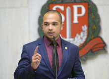 Deputado bolsonarista é condenado a indenizar citados em dossiê antifascista
