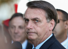 Com metralhadora, policiais interrogam professores sobre ato contra Bolsonaro