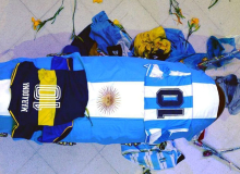 Argentinos se despedem de Maradona na Casa Rosada