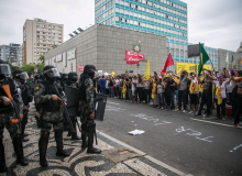 Assembleia de professores em Porto Alegre termina em repressão da polícia militar