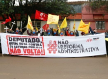 No RS, servidores já iniciaram protestos contra PEC 32 nas bases dos deputados