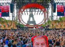 VÍDEO: Lula discursa para multidão em festival na frente da Torre Eiffel, em Paris