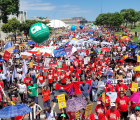 Marcha contra a reforma administrativa une servidores de todo o país, em Brasília