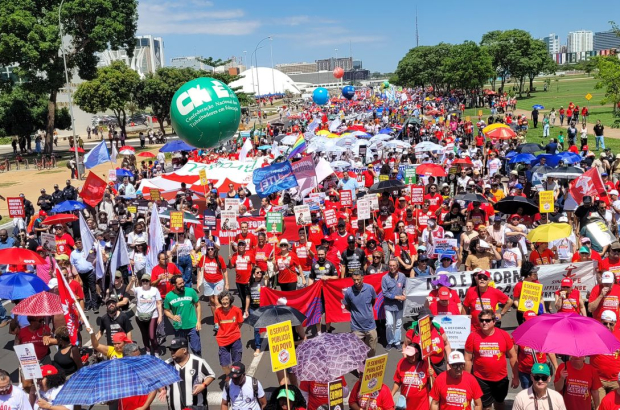 Marcha contra a reforma administrativa une servidores de todo o país, em Brasília