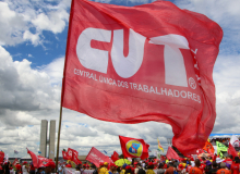 Pressão dos trabalhadores faz Alcolumbre encaminhar PEC do fim da 6x1 à CCJ