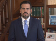 Mensagens homofóbicas e machistas no Telegram derrubam governador de Porto Rico