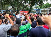 Militantes fazem vigília em frente à casa de Lula