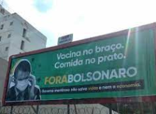 Bolsonaro é recepcionado no ES com outdoors pedindo “Fora, Bolsonaro”