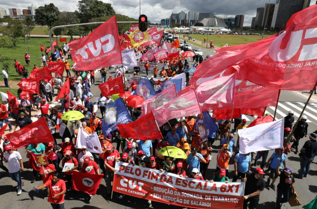 Marcha da Classe Trabalhadora leva milhares às ruas de Brasília