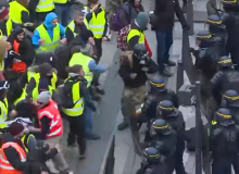 Manifestantes voltam a ocupar as ruas de Paris contra o preço dos combustíveis