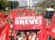Bolsonaro monitora greves e corta salários em mais um ataque aos servidores
