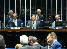 Veja como votou cada senador no projeto que reduz a pena de Bolsonaro e golpistas