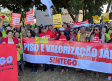 Em defesa da valorização, administrativos da educação de Goiânia iniciam greve