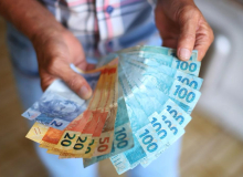 Pagamento do 13º salário deve colocar R$ 369,4 bilhões na economia do país