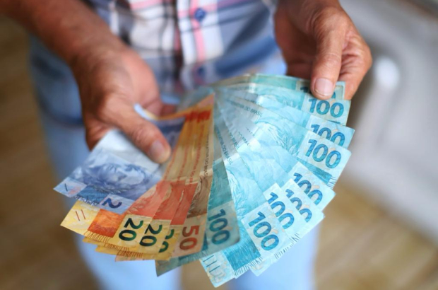 Pagamento do 13º salário deve colocar R$ 369,4 bilhões na economia do país