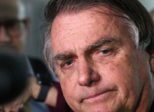 Moraes decreta prisão domiciliar de Bolsonaro
