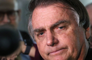Moraes decreta prisão domiciliar de Bolsonaro