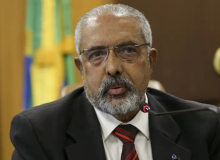 Revista “A Luta Faz a Lei” homenageia trajetória de Paulo Paim no 1º de Maio