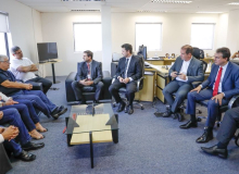 Governadores do Nordeste e Norte e senadores são proibidos de visitar Lula