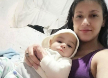 Mãe morre queimada e bebê de oito meses fica ferido por uso de álcool na cozinha  