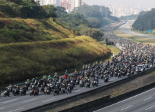 Deputado pede que PGR investigue passeio de moto de Bolsonaro