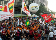 Marcha no centro do Rio reúne milhares e leva esperança à greve dos petroleiros