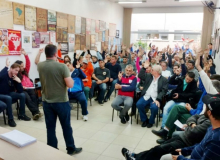 Petroleiros mantêm greve na Usina do Xisto