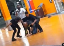 Vizinho afirma que agressores bateram até vítima parar de respirar, diz jornal