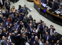 Derrota do povo: oposição a Lula livra bancos, bets e bilionários de impostos