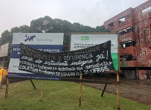 Estudantes indígenas da UFRGS ocupam prédio da Prefeitura de Porto Alegre