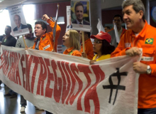 Sindicalistas agitam aeroporto em defesa da Petrobras