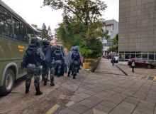 RS: Assembleia amanhece sitiada antes de votação da retirada do plebiscito