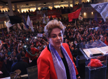 Dilma: Não me entrego nunca. Volta querida, grita plateia