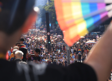 Parada LGBTQIA+ reúne milhares em São Paulo e reforça chamado ao voto em 2026
