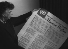 Nos 70 anos da Declaração Universal, direitos humanos sofrem 'brutal ataque'