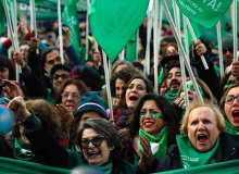 Lei do aborto é aprovada na Argentina em sessão histórica