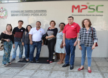 Entidades denunciam no MP deputada de SC que estimula censura a professores