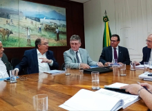 Metalúrgicos do ABC debatem futuro da ferramentaria em encontro com ministros