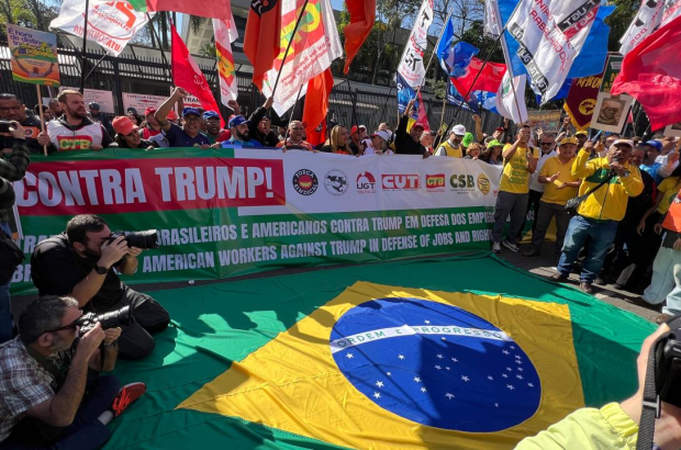 Protesto em defesa da soberania do Brasil reúne CUT e movimentos populares em SP