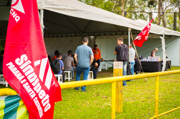 Sem avanço nas negociações, petroleiros seguem em greve