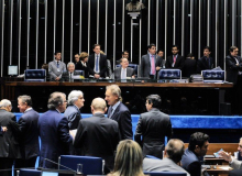 Senado aprova fim do financiamento empresarial de campanhas