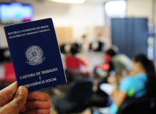 Desemprego cai a 5,8%; renda bate recorde e carteira assinada sobe